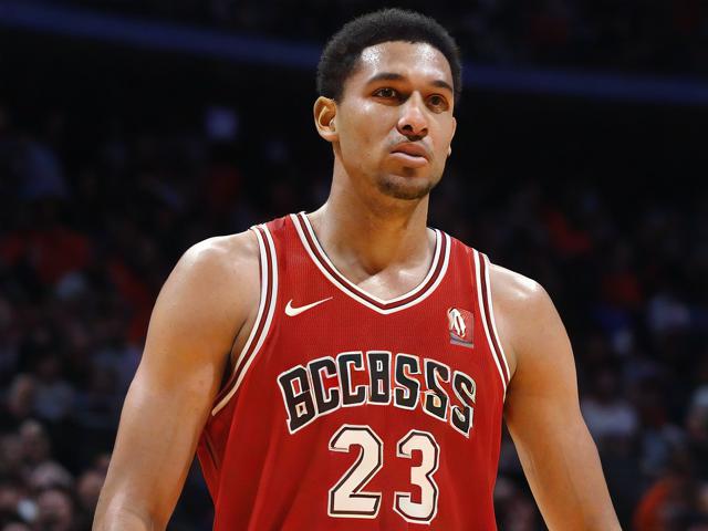 “九游app_ 历史回顾：NBA几十年来的十大经典封盖”，nba封面设计